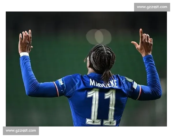 马杜埃凯训练秀顶级处理！三细节彰显阿森纳边路新核潜力